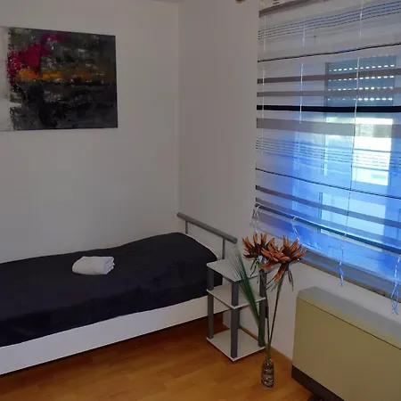 Ab Apartment Objekt 64 * Estugarda